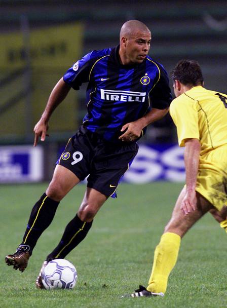 20 settembre, 2001: Ronaldo in azione durante l’andata del primo turno di coppa Uefa fra Inter e Brasov (AP)